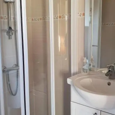 Maisonnette 4 Pers Proche Plage Avec Cour, Parking Prive, Animaux Admis Sur Demande - Fr-1-476-151 *